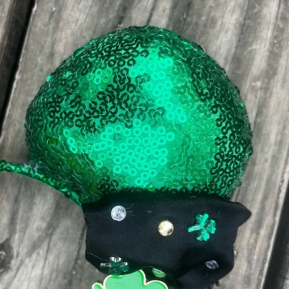DISNEY GREEN SEQUIN MINNIE MOUSE EARS HEADBAND SAINT PATRICKS DAY - Picture 5 of 7